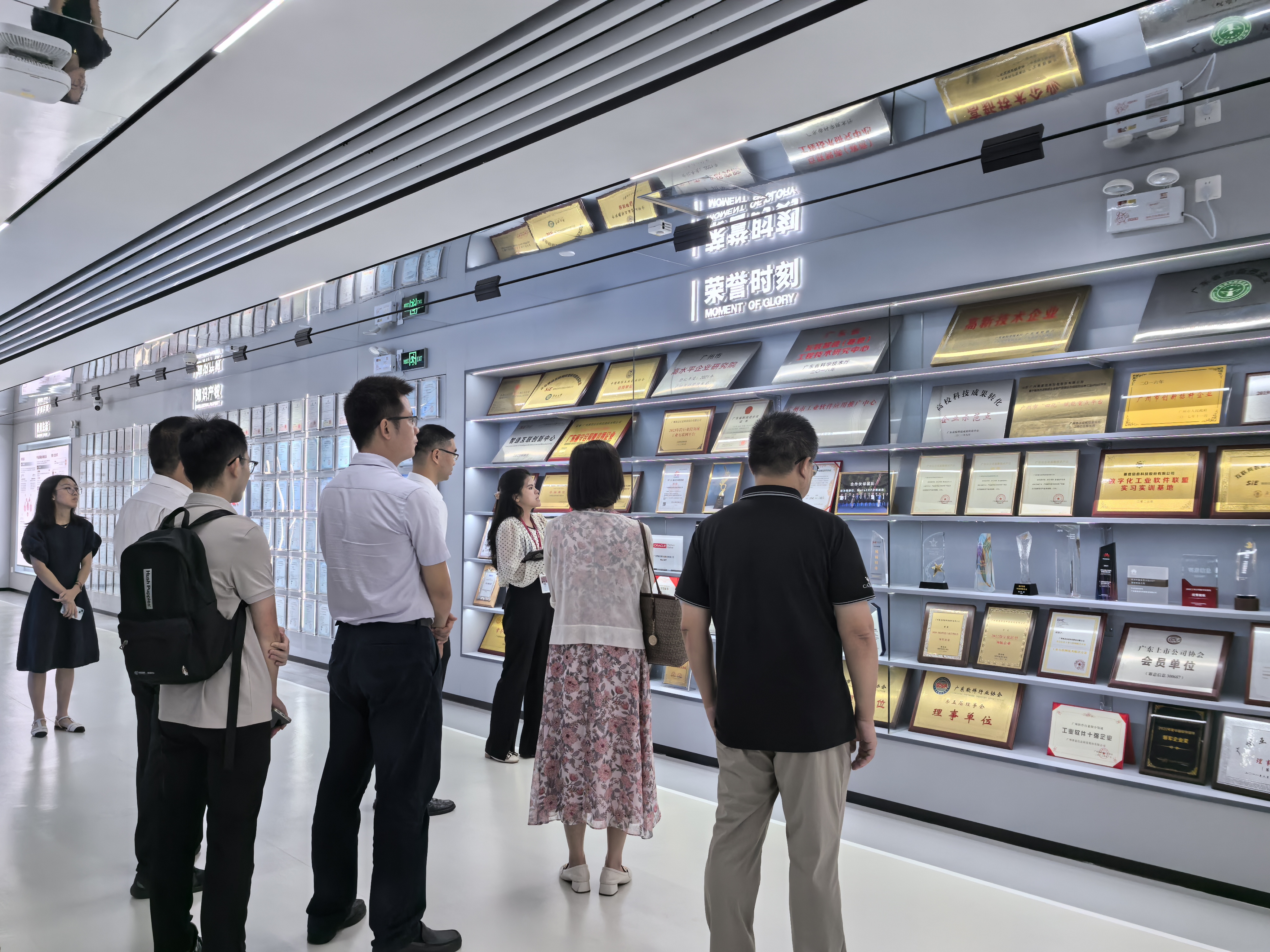 廣州市工信局信息技術(shù)發(fā)展處副處長(zhǎng)朱裕忠一行到賽意信息開(kāi)展調(diào)研